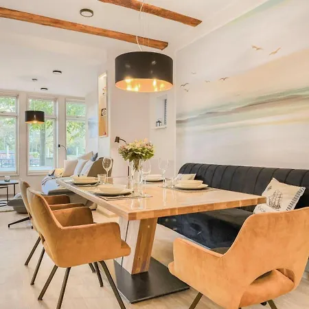 Haus Larus, Direkt Am Strom بيت للعطل روستوك